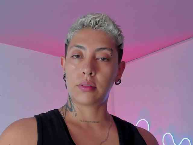 Aleja1214 webcam