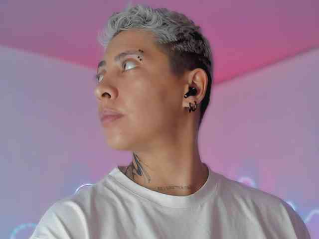Aleja1214 webcam