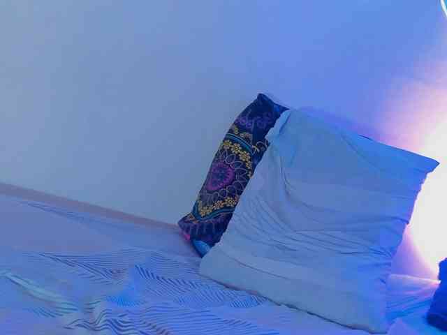 Aleja1214 webcam