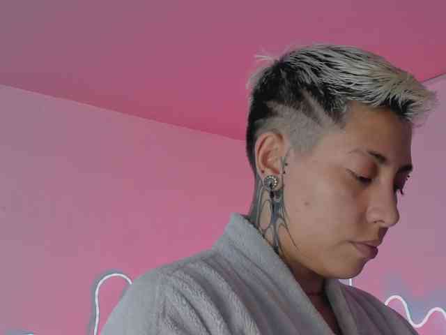 Aleja1214 webcam