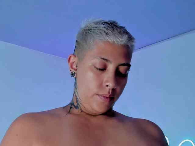 Aleja1214 webcam