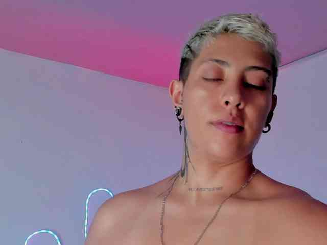 Aleja1214 webcam
