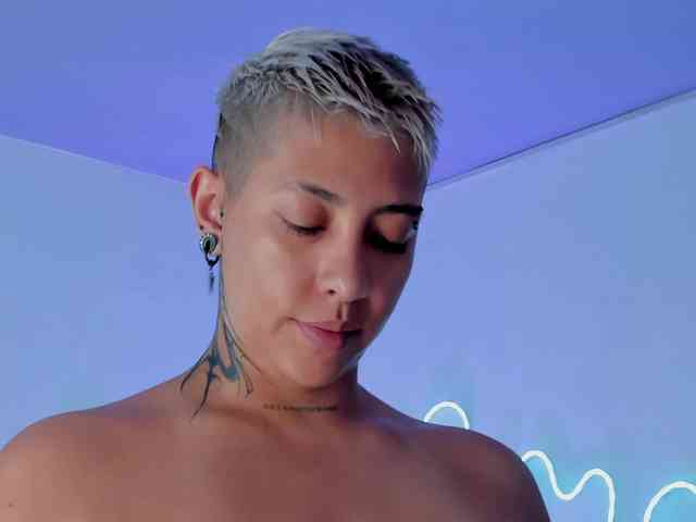 Aleja1214 webcam