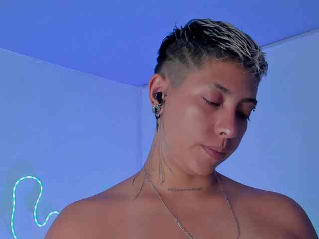 Aleja1214 webcam