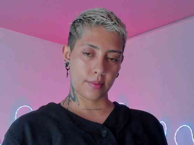 Aleja1214 webcam