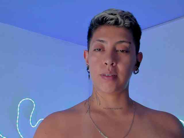 Aleja1214 webcam