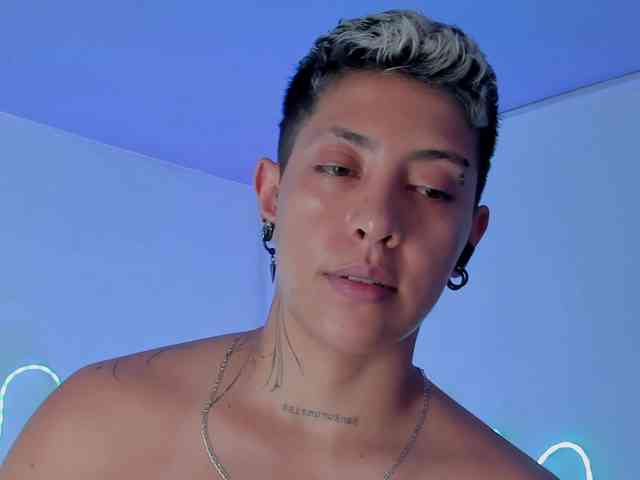 Aleja1214 webcam