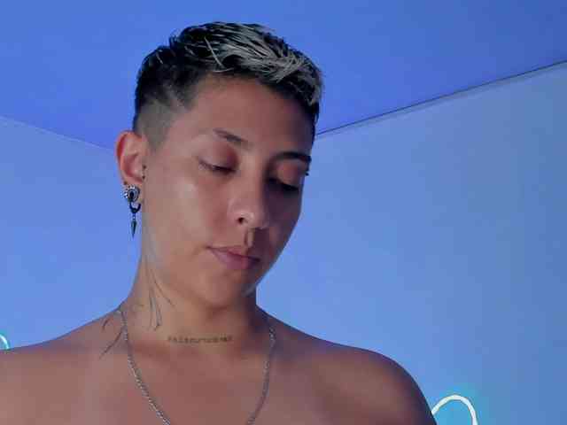 Aleja1214 webcam