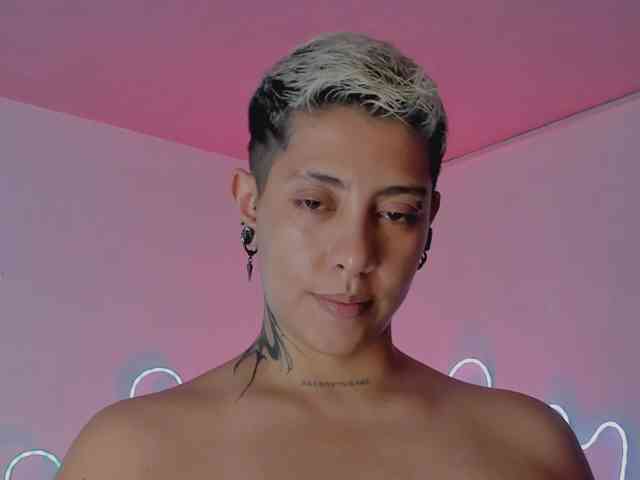 Aleja1214 webcam