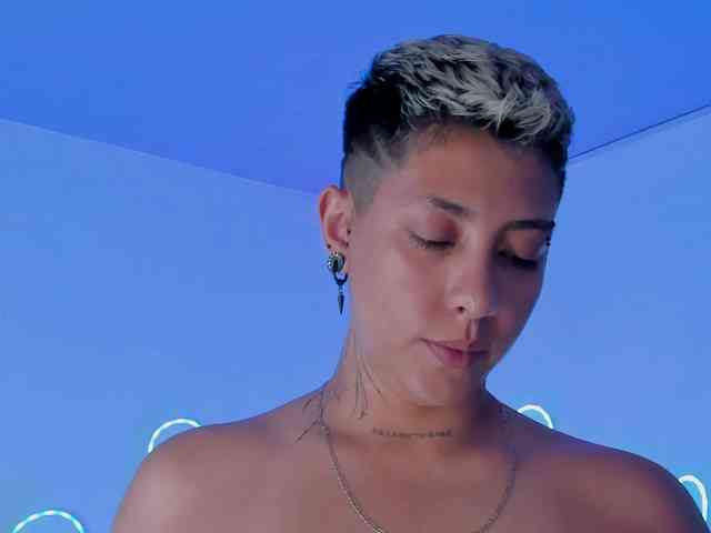 Aleja1214 webcam