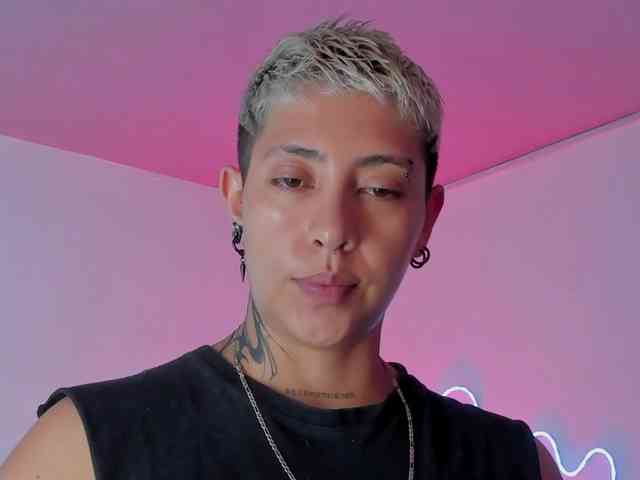 Aleja1214 webcam