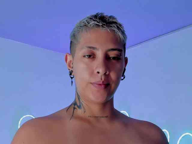 Aleja1214 webcam