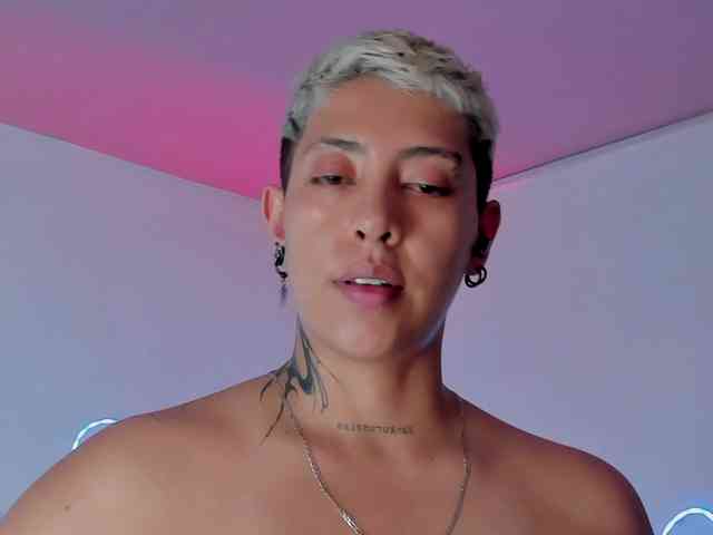 Aleja1214 webcam