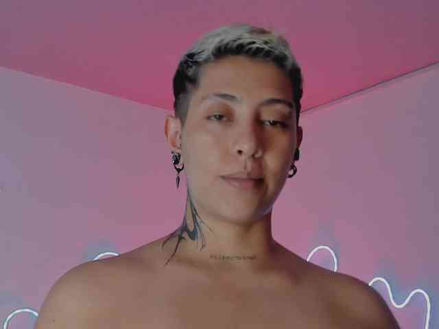 Aleja1214 webcam