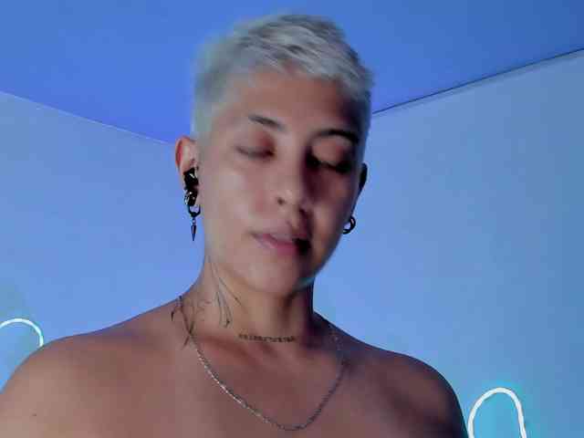 Aleja1214 webcam