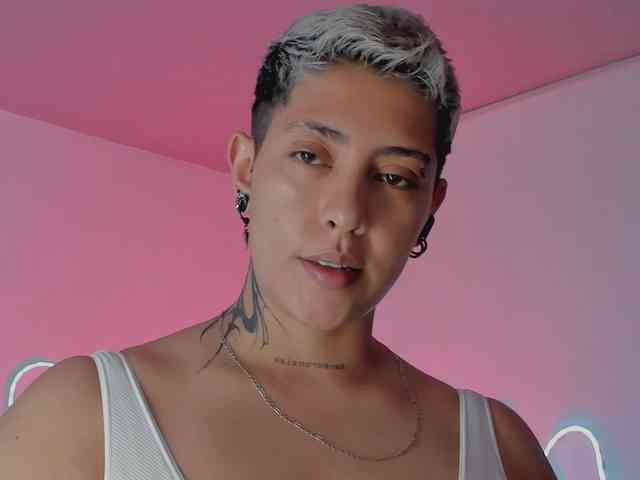 Aleja1214 webcam