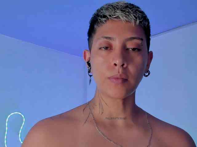 Aleja1214 webcam