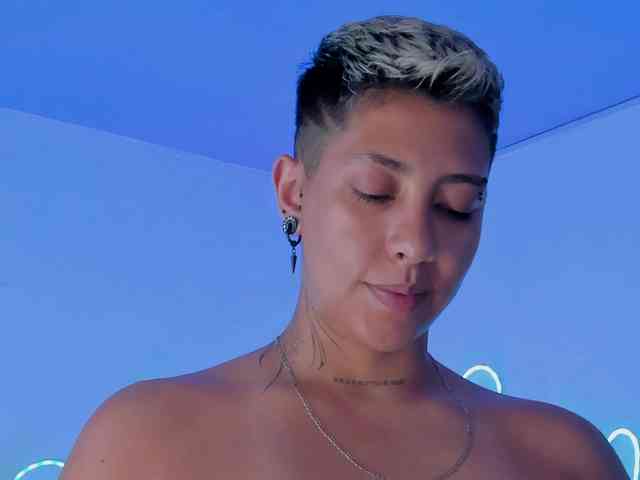 Aleja1214 webcam