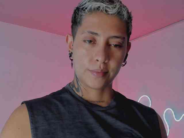 Aleja1214 webcam