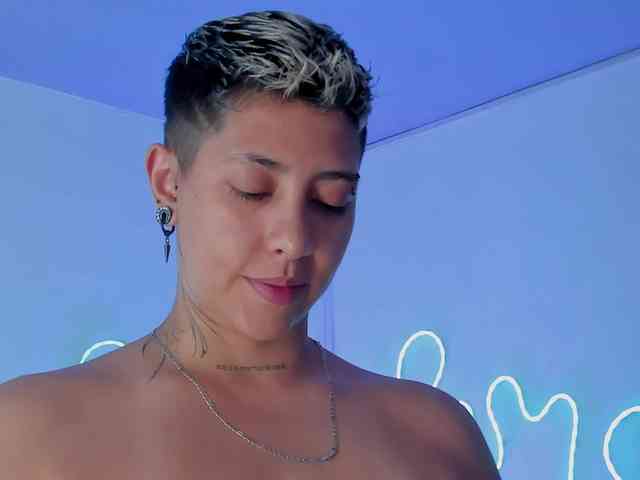 Aleja1214 webcam
