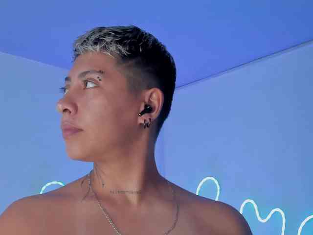 Aleja1214 webcam