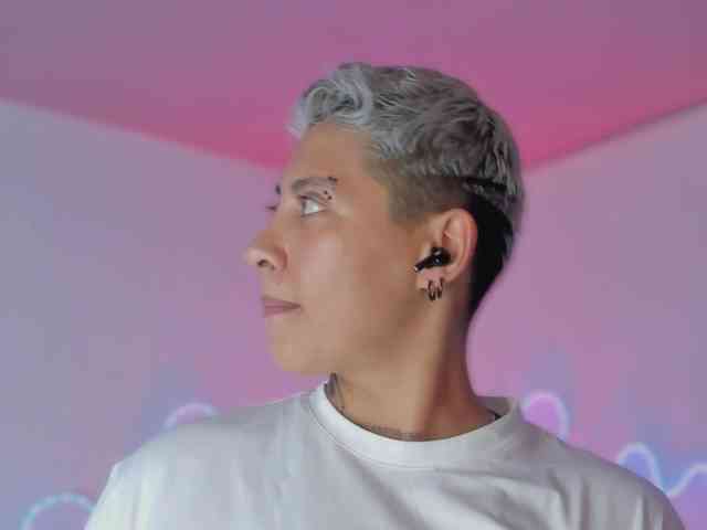 Aleja1214 webcam