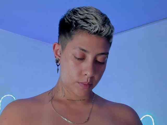 Aleja1214 webcam
