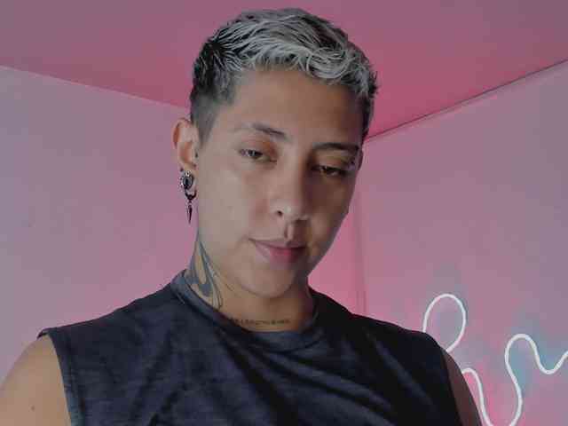 Aleja1214 webcam
