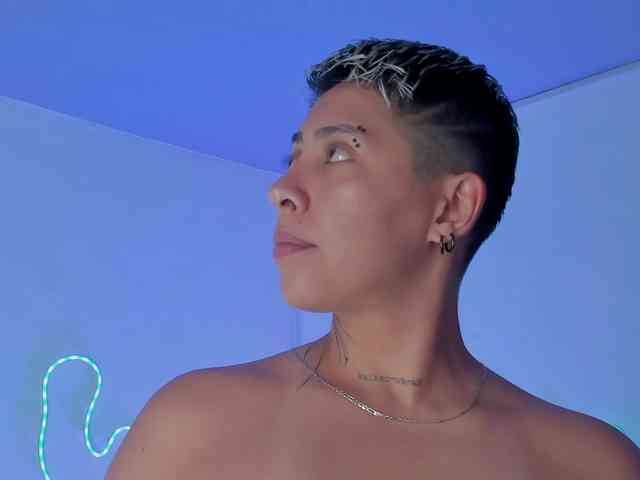 Aleja1214 webcam