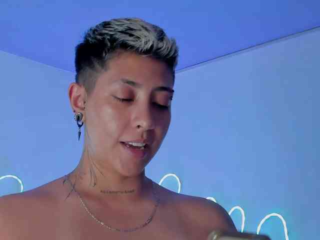 Aleja1214 webcam