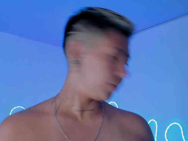 Aleja1214 webcam