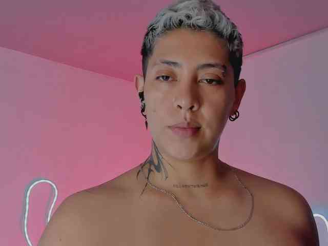 Aleja1214 webcam