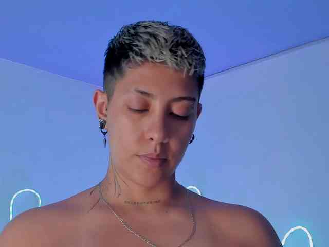 Aleja1214 webcam