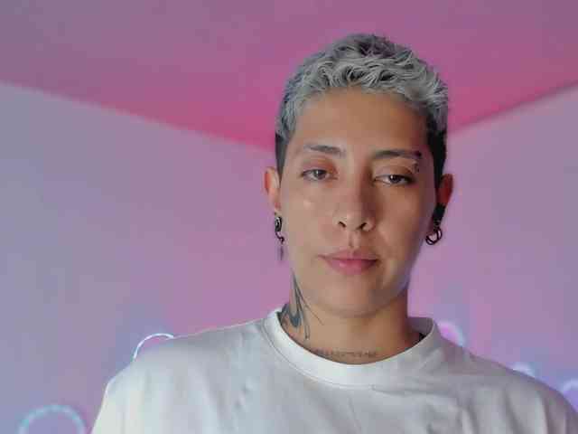 Aleja1214 webcam