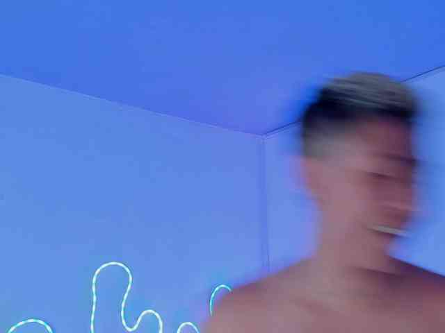 Aleja1214 webcam