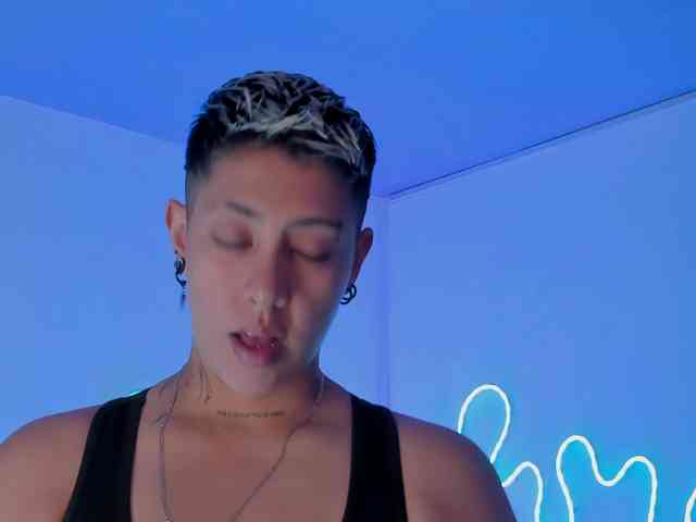 Aleja1214 webcam