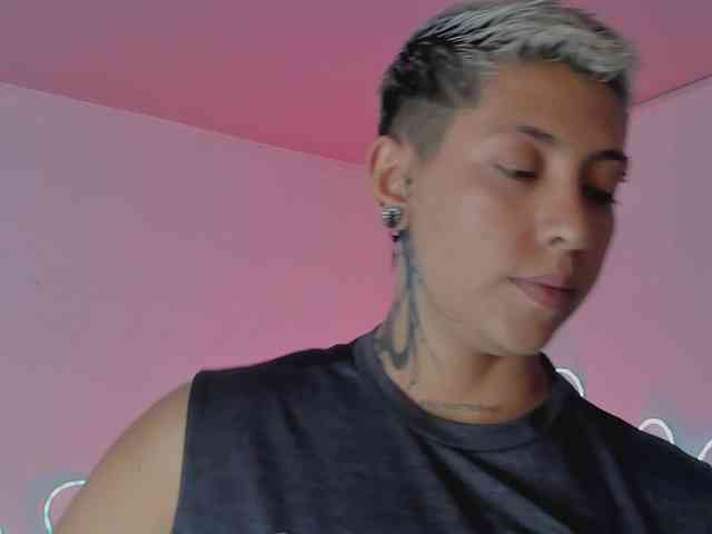 Aleja1214 webcam