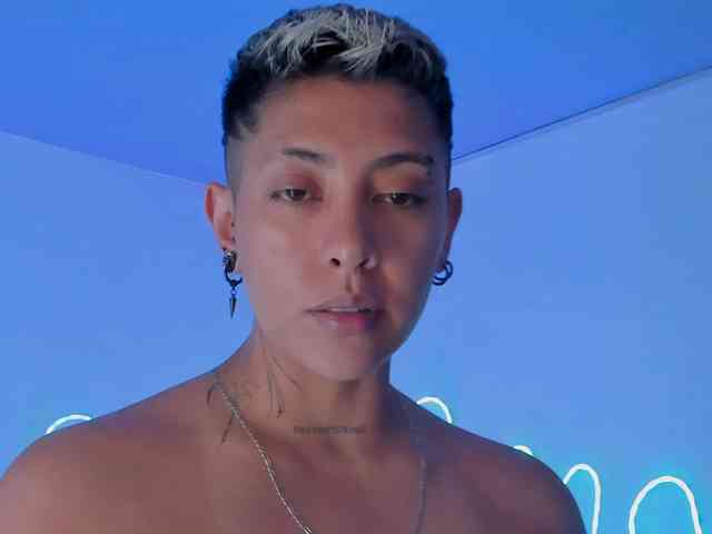 Aleja1214 webcam