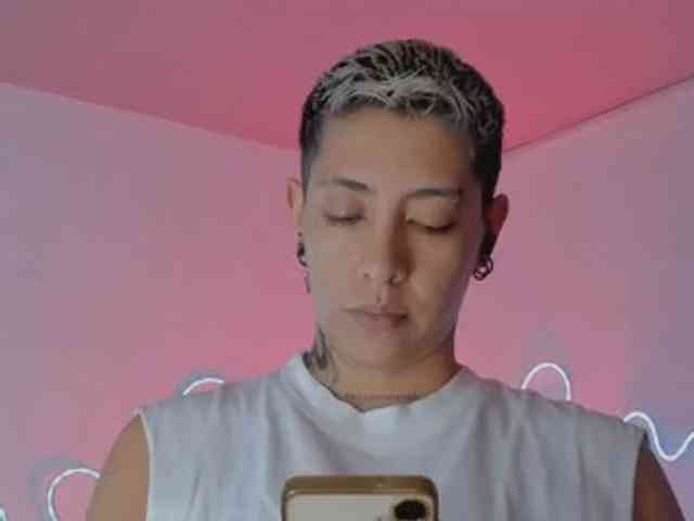 Aleja1214 webcam