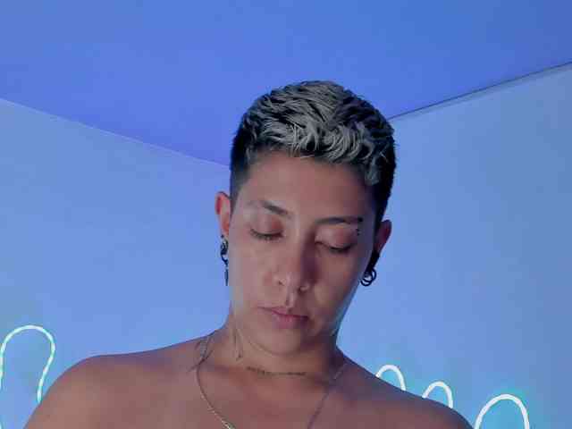 Aleja1214 webcam