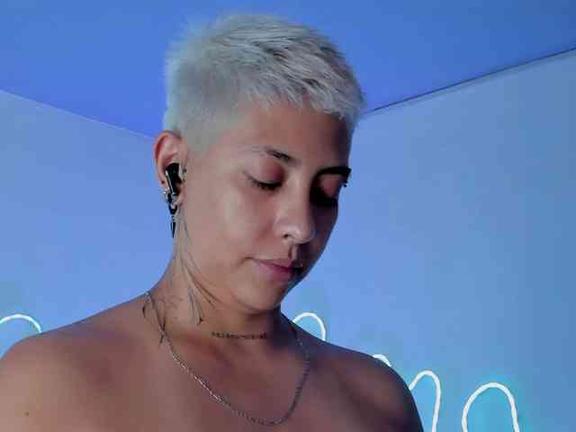 Aleja1214 webcam