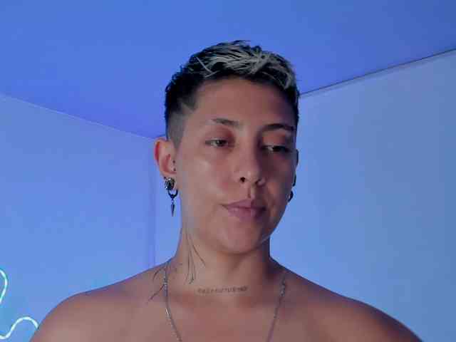 Aleja1214 webcam