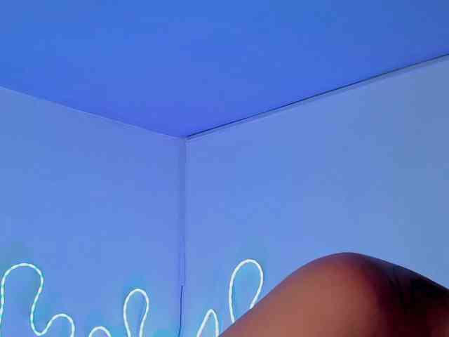 Aleja1214 webcam