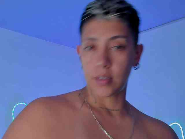 Aleja1214 webcam