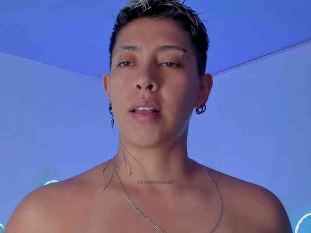 Aleja1214 webcam