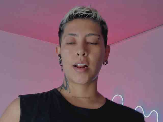 Aleja1214 webcam