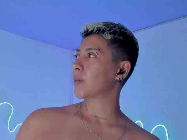 Aleja1214 webcam