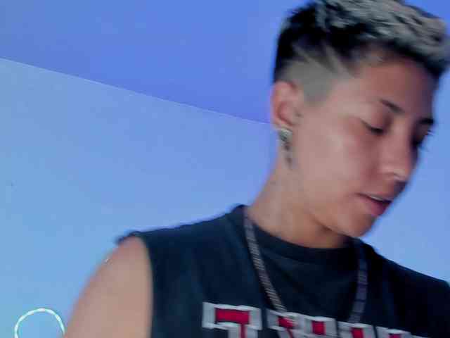 Aleja1214 webcam