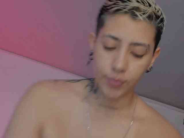 Aleja1214 webcam