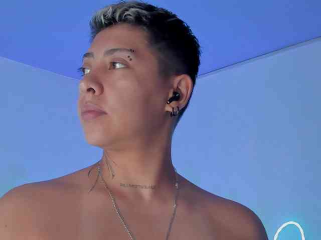 Aleja1214 webcam